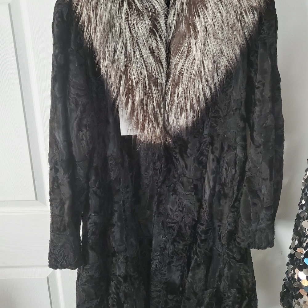 Fur coat fox collar. FERAUD/PARIS